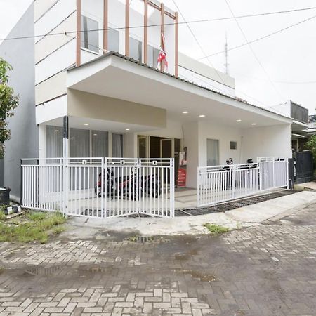 Reddoorz Syariah @ Griya Shanta Malang Exterior foto